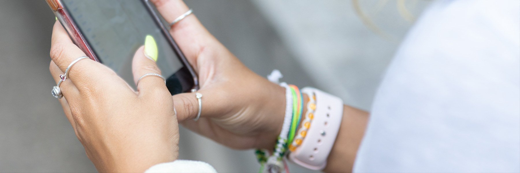 A young woman with a cell phone.